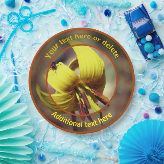 Firefto auf Forellenlilie Blume Personalisiertes P Pappteller (Party)