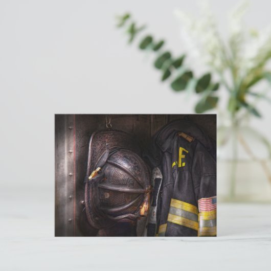 Fireman - Abgenutzt Postkarte (Stehend Vorderseite)