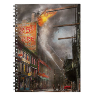 Fireman - New York NY - Zeige mir ein Schild von 1 Notizblock