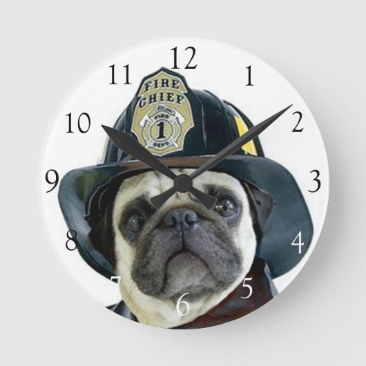 Fireman pug dog round clock runde wanduhr (Vorderseite)