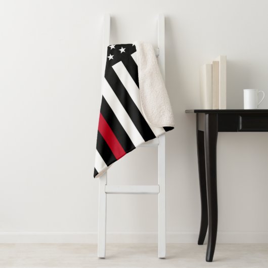 Fireman Thin Red Line American Flag Monogram Small Sherpadecke (Beispiel)