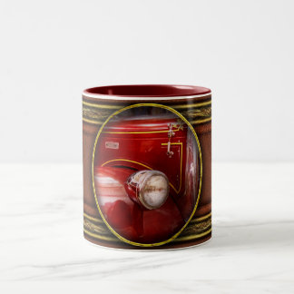 Fireman - Ward La France Zweifarbige Tasse