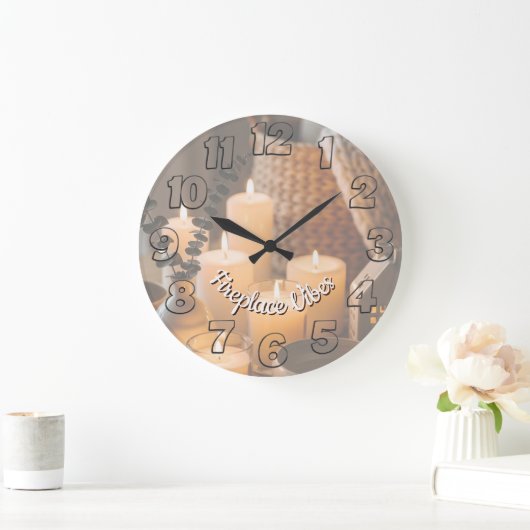 Fireplace Vibes Round Wall Clock | Cozy Cabin  Große Wanduhr (Zuhause)