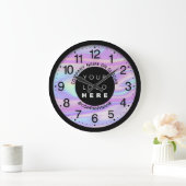 Firmenlogo Abstrakt Rosa Farbe Logo Name Slogan Große Wanduhr (Zuhause)