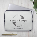 Firmenlogo auf hellgrauem, sauberem Markenzeichen Laptopschutzhülle<br><div class="desc">Benutzerdefiniertes Logo auf minimaler,  sauberer Laptop-Hülle. Fügen Sie Ihr Logo und Text hinzu.</div>