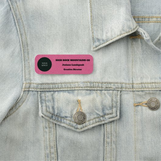 Firmenlogo auf rosafarbener Leder Namensschild (Beispiel)