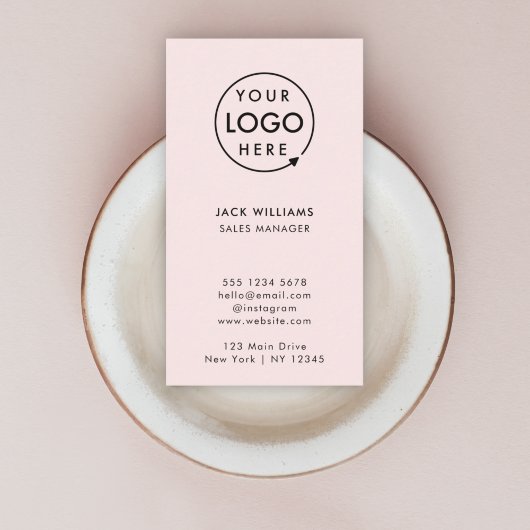 Firmenlogo | Blush Pink Modernes Vertikales Stilvo Visitenkarte