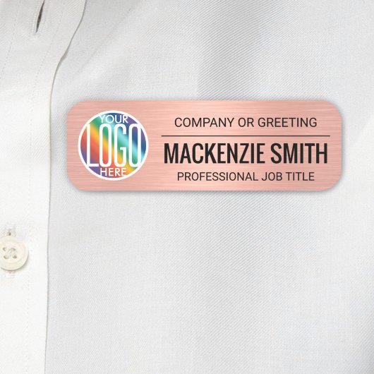 Firmenlogo Farbkunststoffmitarbeiter in rosa lacki Namensschild