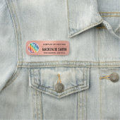 Firmenlogo Farbkunststoffmitarbeiter in rosa lacki Namensschild (Beispiel)