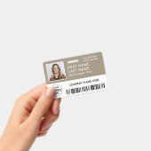 Firmenlogo Foto Ausweis Barcode Braun Name (Handheld)