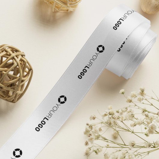 Firmenlogo für kundenspezifische Geschenke - weiß Satinband