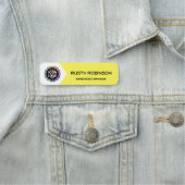 Firmenlogo Hellgelb Weiß Mitarbeiterausweis Namensschild (Beispiel)