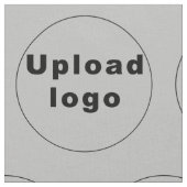 Firmenlogo Nahtloses Muster auf grauem Stoff (Nahaufnahme)