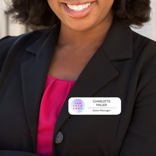 Firmenlogo Schwarz-weißer Mitarbeiter Namensschild