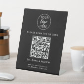 Firmenlogo und QR-Code kundenspezifisch Sockelschild (In SItu)