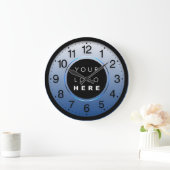 Firmenminimalismus Blaues Navy-Logo Große Wanduhr (Zuhause)