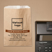 Firmenname auf der Brown Paper Bag hervorgehoben Geschenktütchen