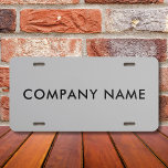 Firmenname oder Name des Unternehmens US Nummernschild<br><div class="desc">Passen Sie dieses Design an und erstellen Sie Ihr personalisiertes Lizenzplakat. Wenn der Firmenname lang ist, können Sie die Größe des Schriftartes anpassen. Sie können dieses Design auf anderen Zazzle-Produkten übertragen und an die meisten Zazzle-Produkte anpassen. Sie können auch auf die Schaltfläche CUSTOMIZE klicken, um Details wie Hintergrundfarbe, Text, Schriftart...</div>