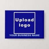 Firmenname und Logo auf blauem Rechteck Button (Vorderseite)