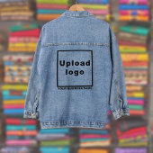Firmenname und Logo auf dem Denim Jacket von Fraue Jeansjacke