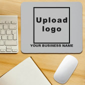 Firmenname und Logo auf der grauen Maus Mousepad