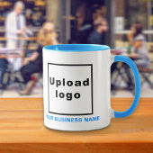 Firmenname und Logo auf der hellblauen Combo-Tasse Tasse