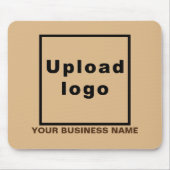 Firmenname und Logo auf der hellbraunen Mauspad (Vorne)