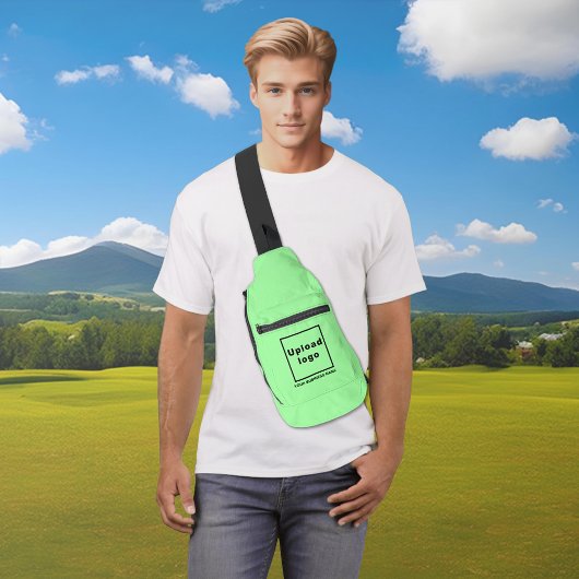 Firmenname und Logo auf der hellgrünen Sling-Verpa Crossbody Bag
