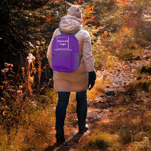 Firmenname und Logo auf der Lila Rückseite Bedruckter Rucksack