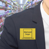 Firmenname und Logo auf der Schaltfläche Gelbes Re Button