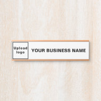 Firmenname und Logo auf der Seite "White Hanging D