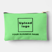 Firmenname und Logo auf hellgrünem, kleinem Beutel (Rückseite)