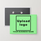 Firmenname und Logo auf hellgrünem Rechteck Button (Vorderseite/Rückseite)