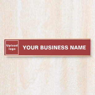 Firmenname und Logo auf Red Long Hanging Türschild