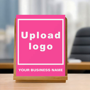 Firmenname und Logo auf rosa Acrylzeichen Acrylschild