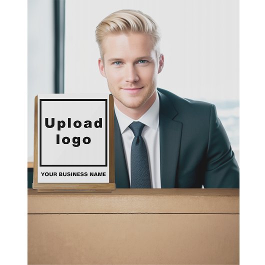 Firmenname und Logo auf weißem Acrylzeichen Acrylschild