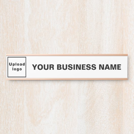 Firmenname und Logo auf weißem, langem Gelände Türschild (Vorderseite )