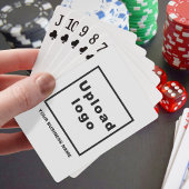 Firmenname und Logo beim Spielen von Karten Spielkarten