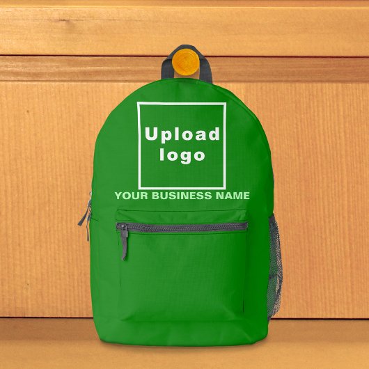 Firmenname und Logo im grünen Rucksack