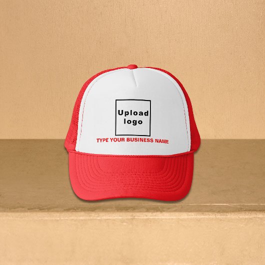 Firmenname und Logo Red and White Trucker Hat Truckerkappe