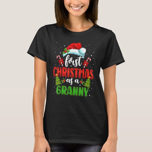 First Christmas As A Granny Santa Gender Reveal Ch T-Shirt (Vorderseite)