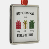 First Christmas as Family of Three Gift Ornament Aus Metall (Rechts)