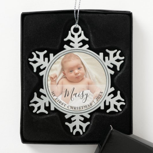 First Christmas Baby Photo Script Name Schneeflocken Zinn-Ornament (Box)