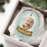 First Christmas Blue Baby Foto & Name Snow Globe Keramik Ornament<br><div class="desc">Magische Goldschneedecke und goldene Sterne Baby's erstes Weihnachts-Foto Sake-Ornament. Der erste Weihnachtsschneekuchen-Sake-Ornament des Blauen und Golden Babys kann mit dem Namen des Babys,  dem Jahr,  und einem Foto auf der Vorderseite und einem auf der Rückseite angepasst werden. Original handgezeichnet Kunstwerk von Moodthology Papery.</div>