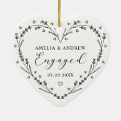 First Christmas Engaged Floral Botanical  Wreath Keramik Ornament (Hinten)