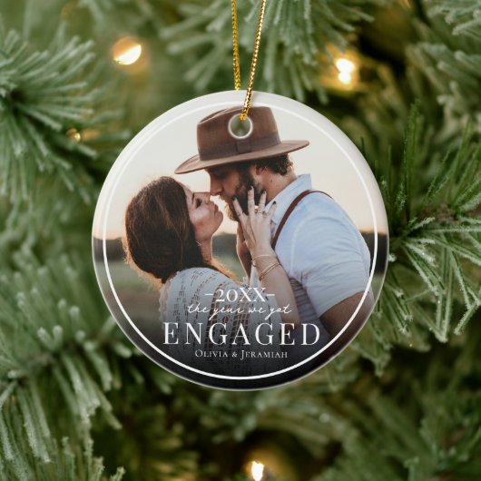 First Christmas Engaged Photo Keramik Ornament (Baum)