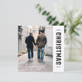 First Christmas Engayated Gay Pride Custom Foto Feiertagskarte (Stehend Vorderseite)