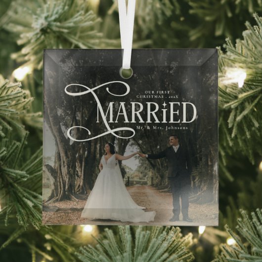 First Christmas Married Mr & Mrs Couples Photo  Ornament Aus Glas (Insitu)