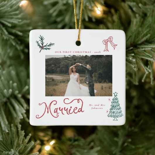 First Christmas Married Mr & Mrs Photo Whimsical Keramikornament (Baum)