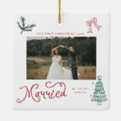 First Christmas Married Mr & Mrs Photo Whimsical Keramikornament (Rückseite)